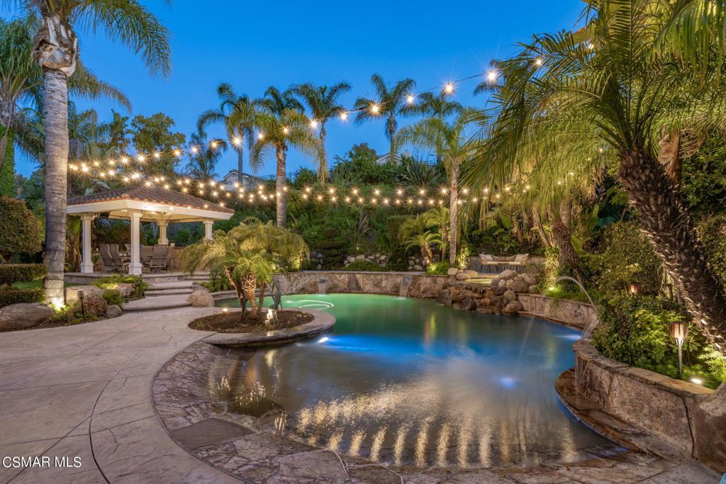 758 Larchmont Street