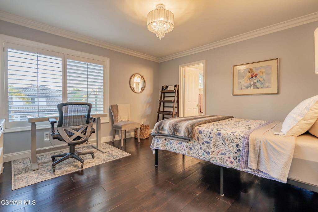 758 Larchmont Street