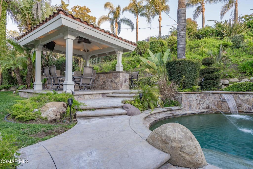 758 Larchmont Street