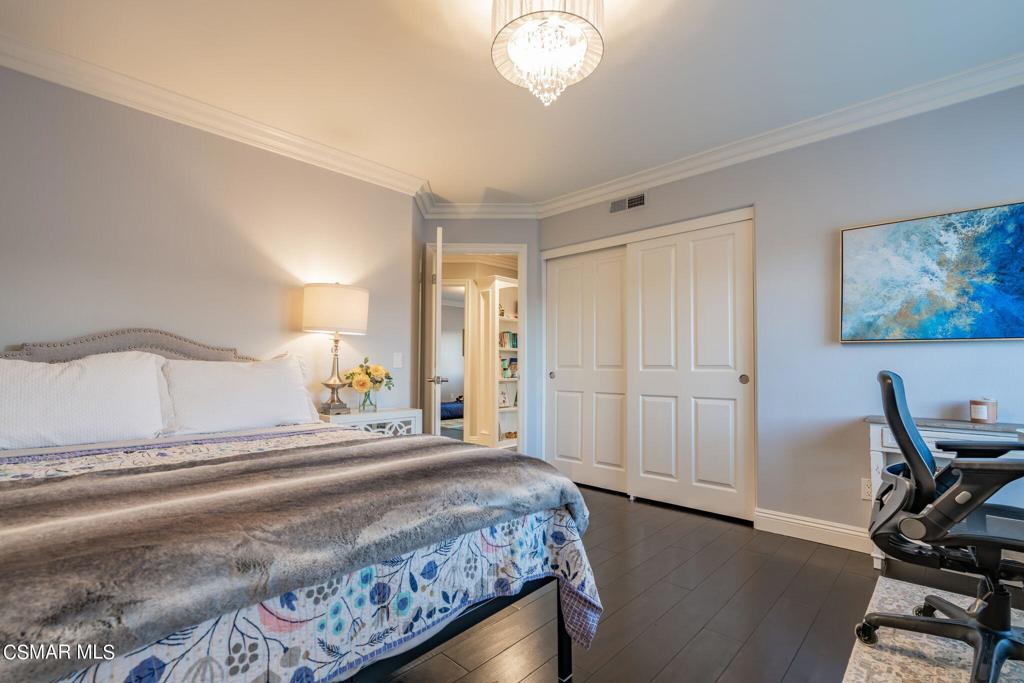 758 Larchmont Street