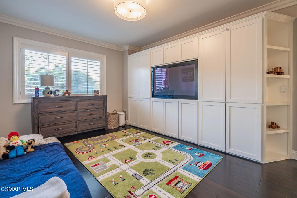 758 Larchmont Street