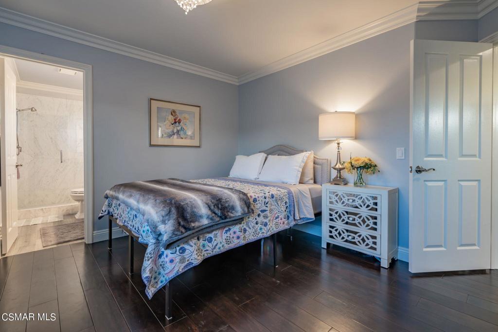 758 Larchmont Street