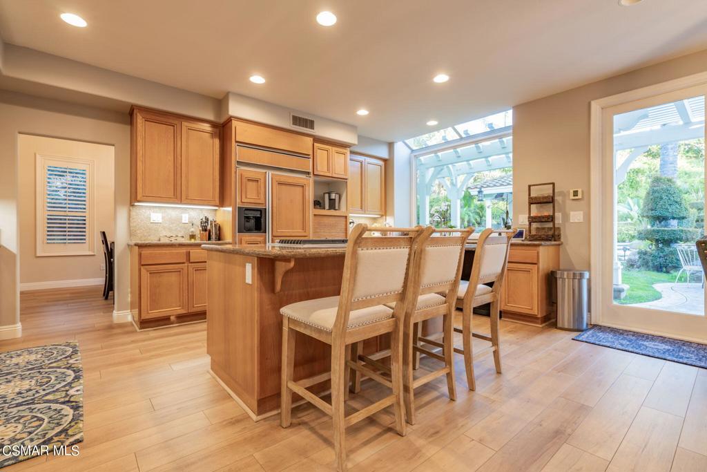 758 Larchmont Street