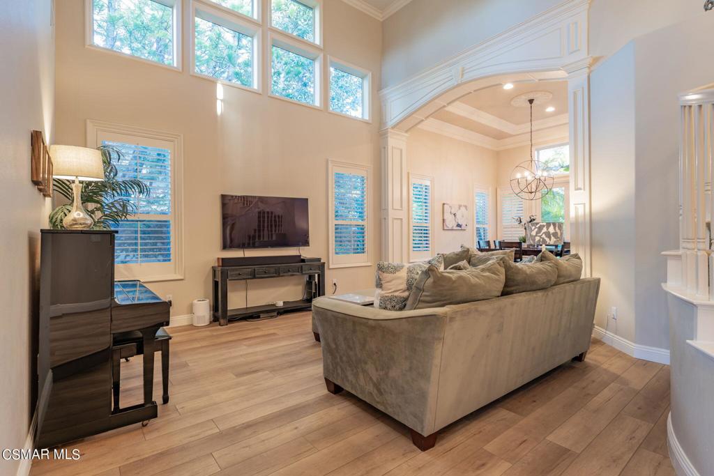 758 Larchmont Street