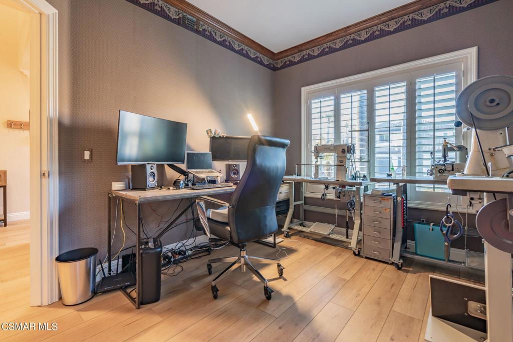 758 Larchmont Street