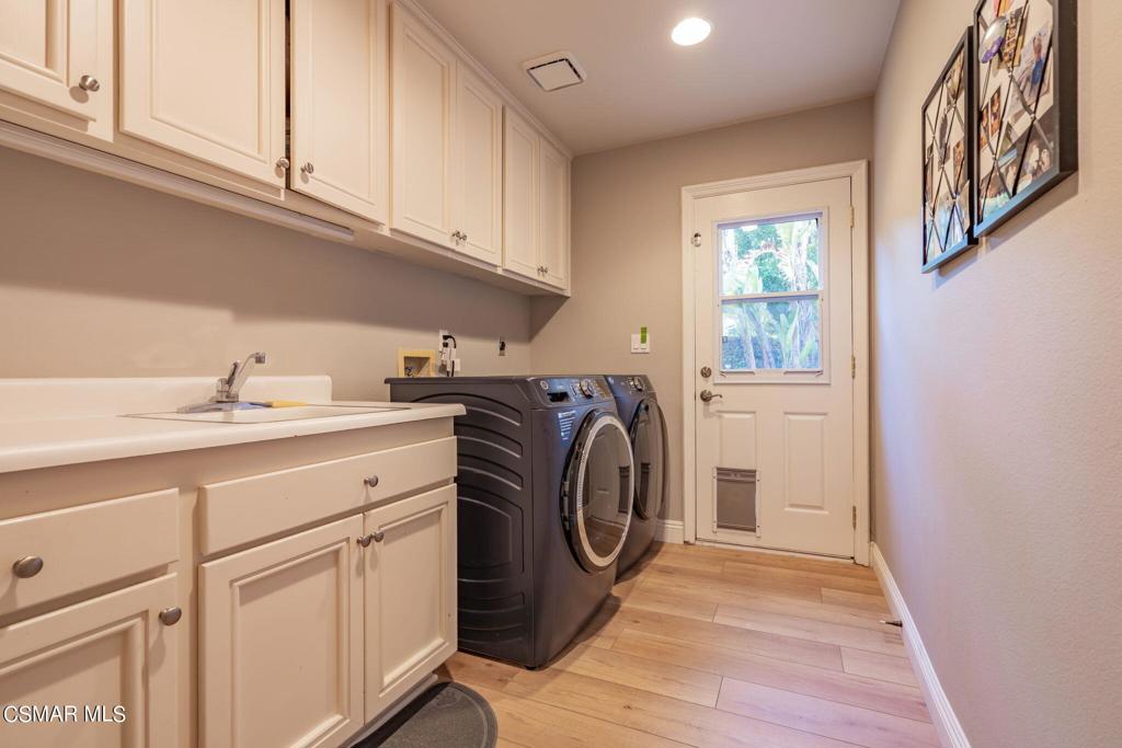 758 Larchmont Street