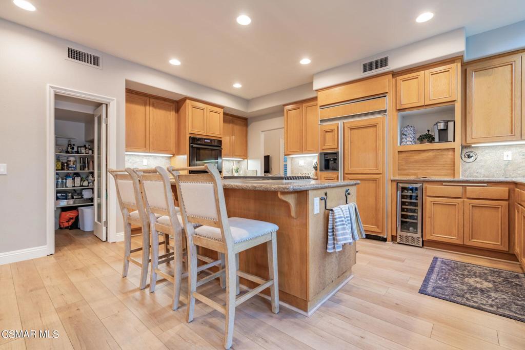 758 Larchmont Street