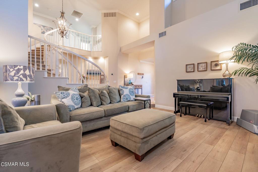 758 Larchmont Street