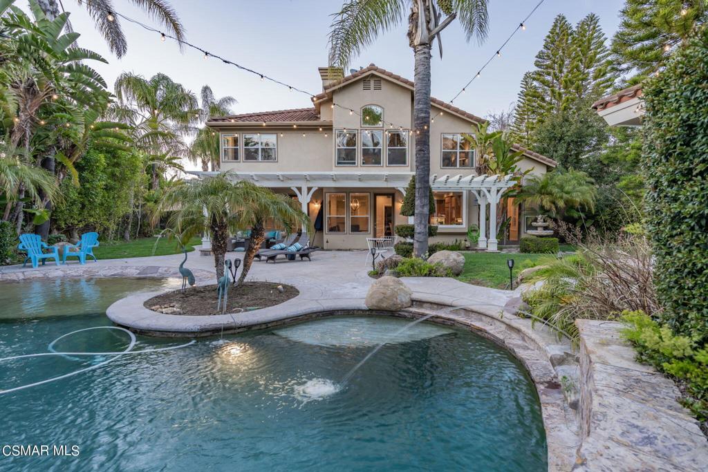 758 Larchmont Street