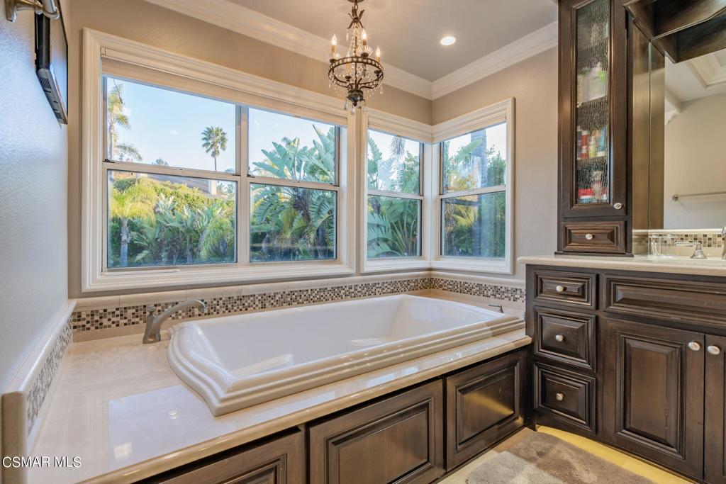 758 Larchmont Street