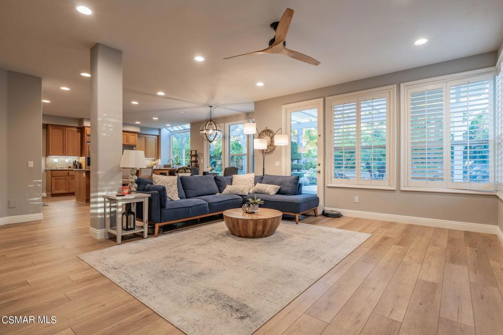 758 Larchmont Street