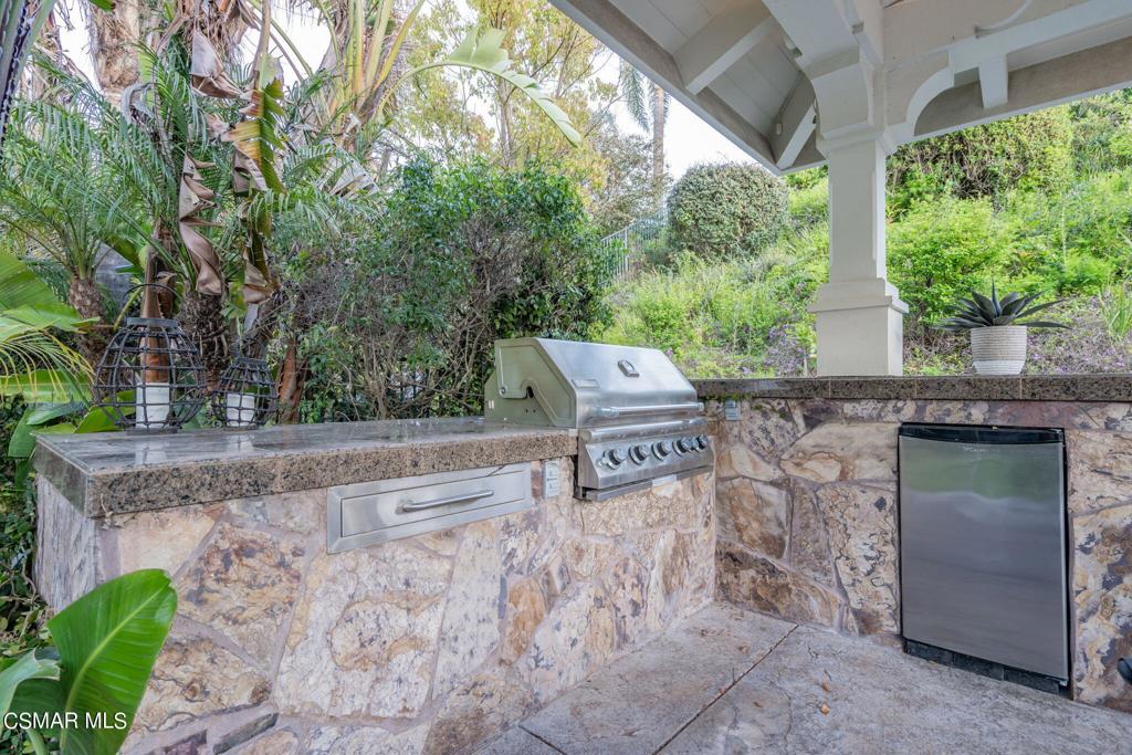 758 Larchmont Street