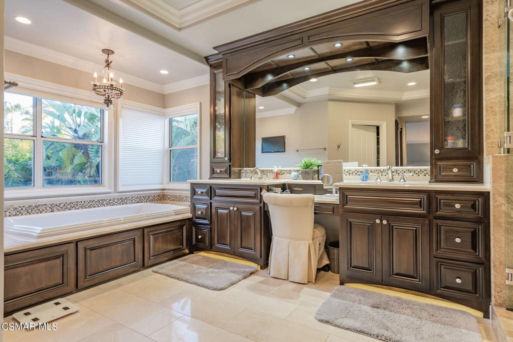 758 Larchmont Street