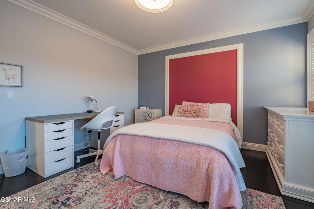 758 Larchmont Street