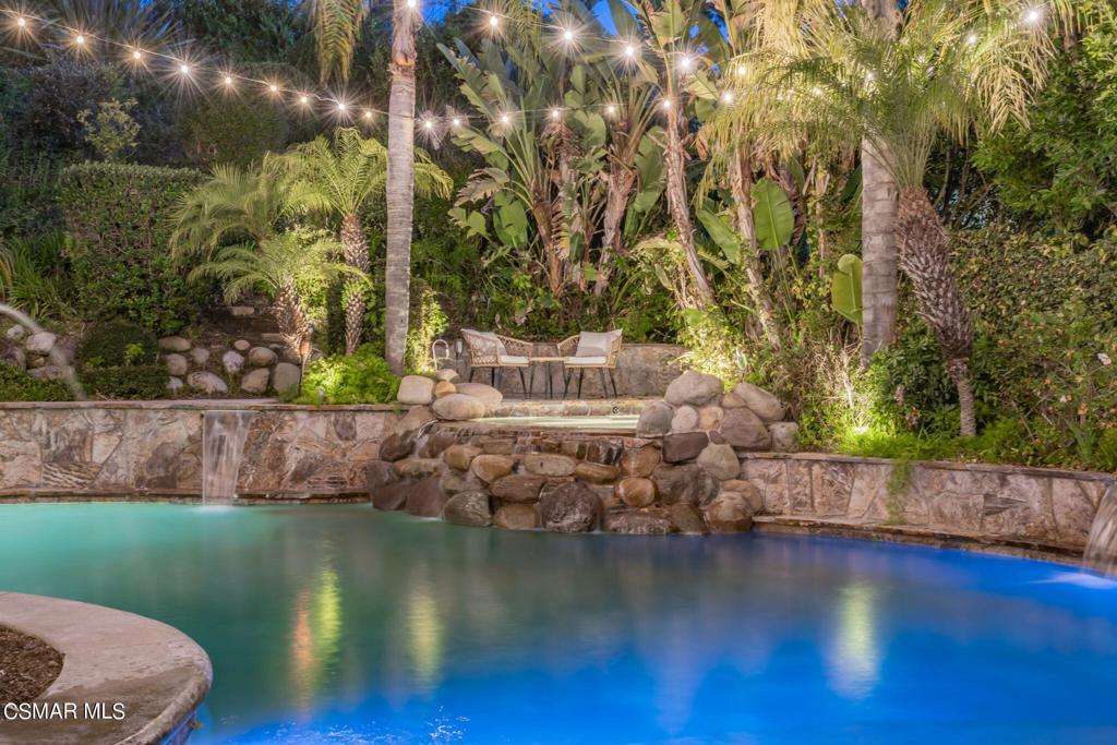 758 Larchmont Street