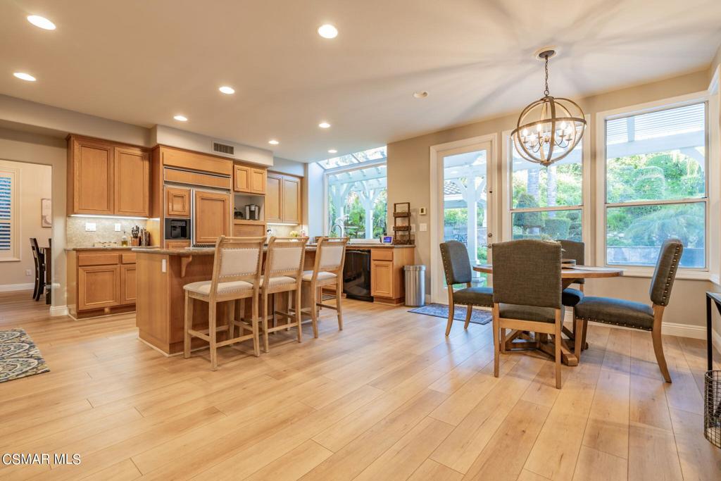 758 Larchmont Street