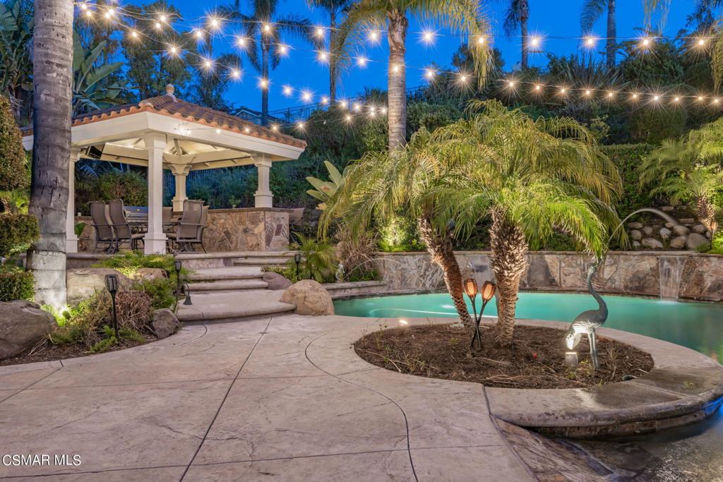 758 Larchmont Street