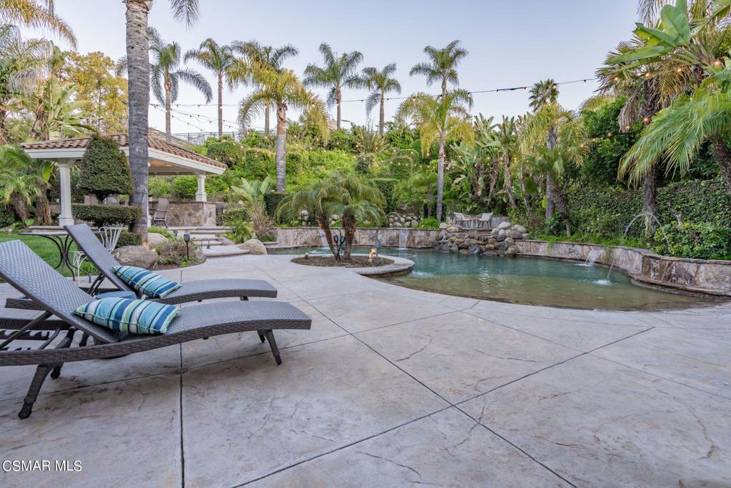 758 Larchmont Street