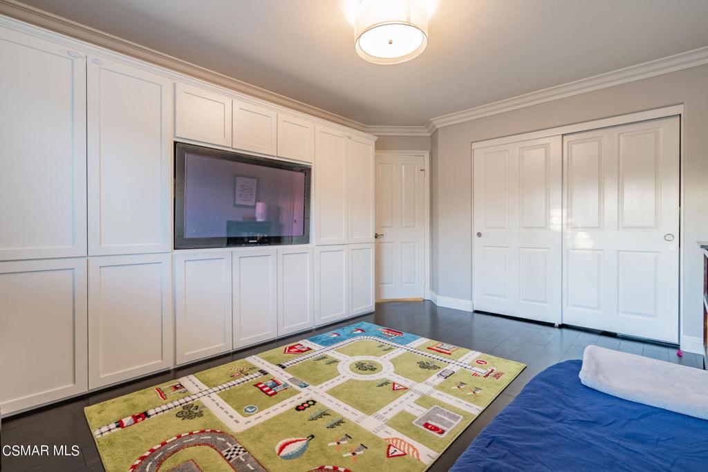 758 Larchmont Street