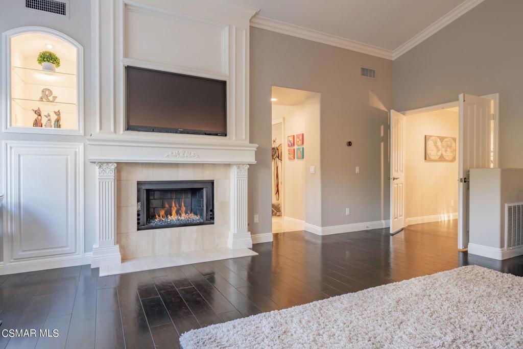 758 Larchmont Street