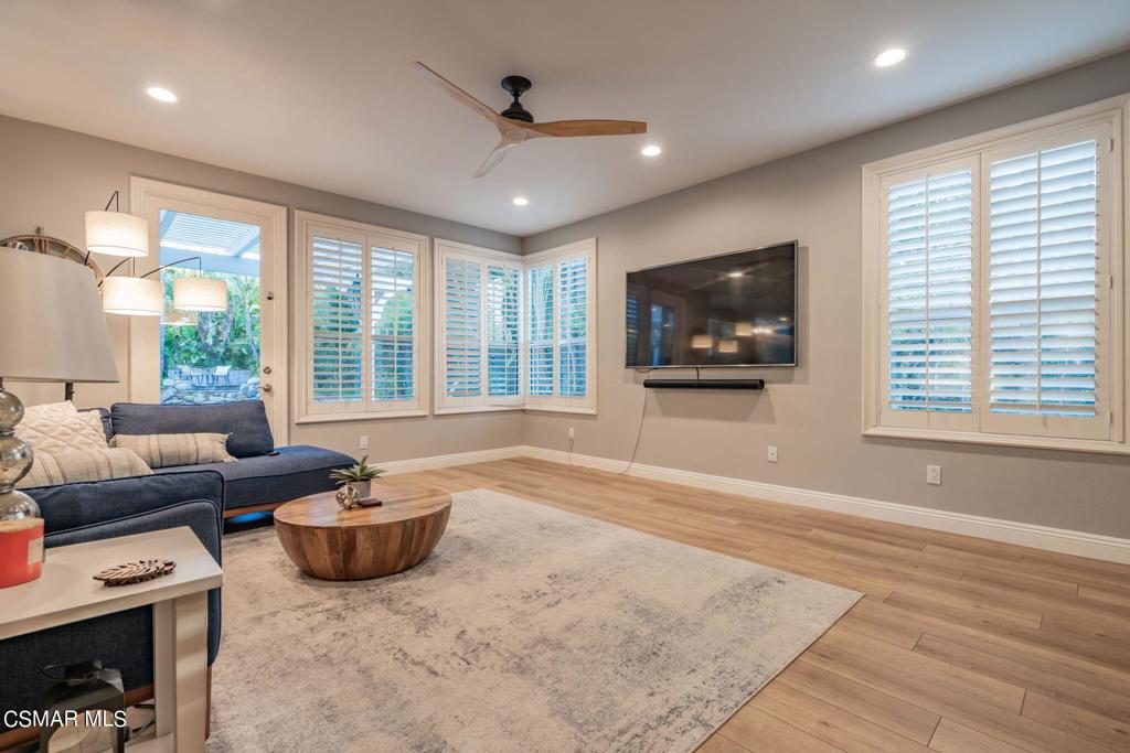 758 Larchmont Street