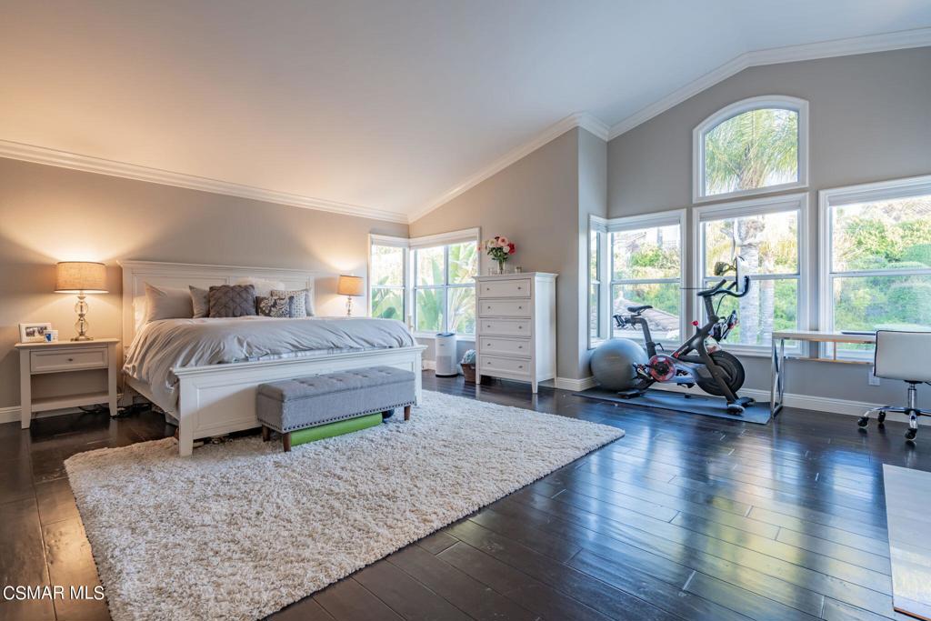 758 Larchmont Street