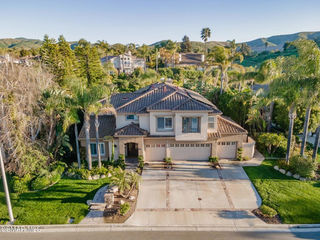 758 Larchmont Street