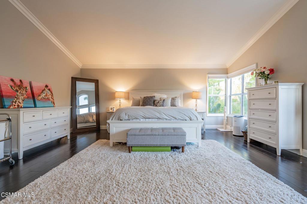 758 Larchmont Street