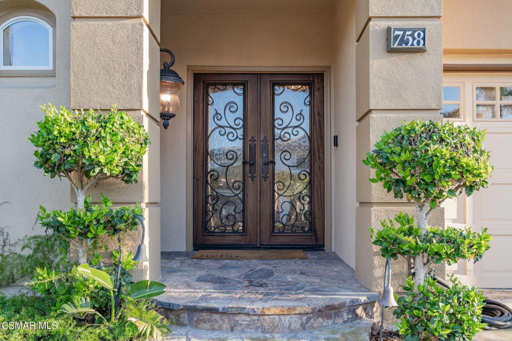 758 Larchmont Street