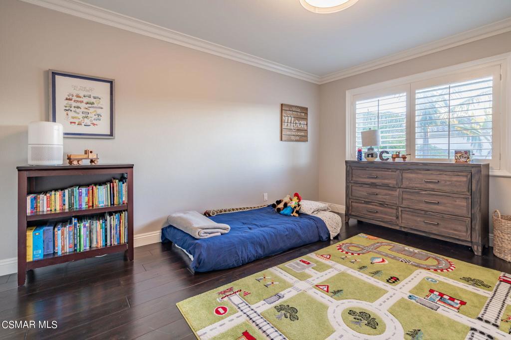 758 Larchmont Street