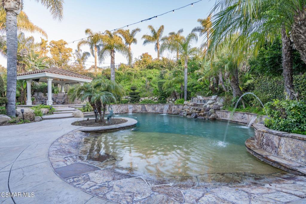 758 Larchmont Street