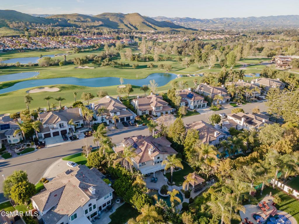 758 Larchmont Street