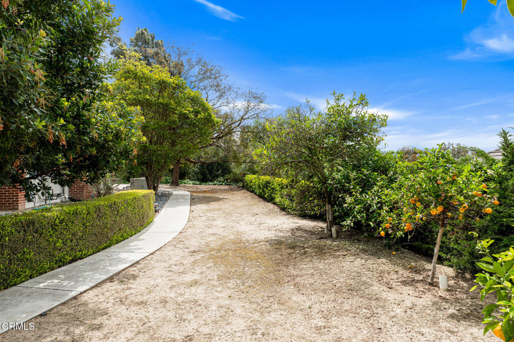 1530 Calle Portada