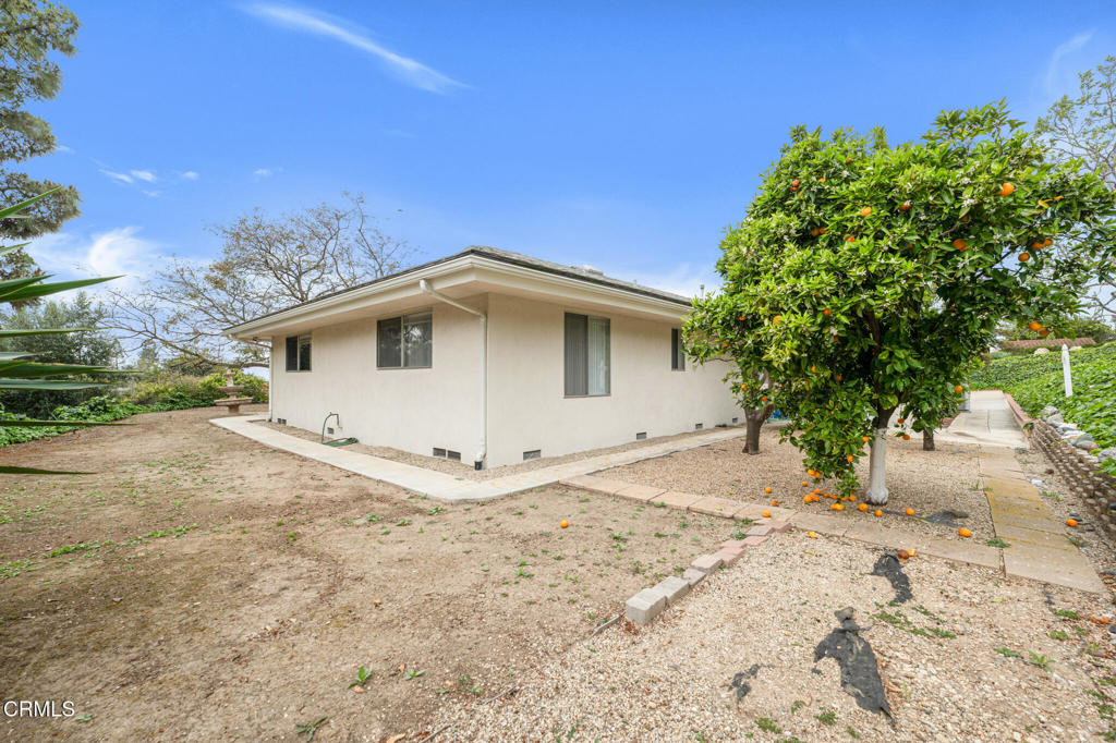 1530 Calle Portada