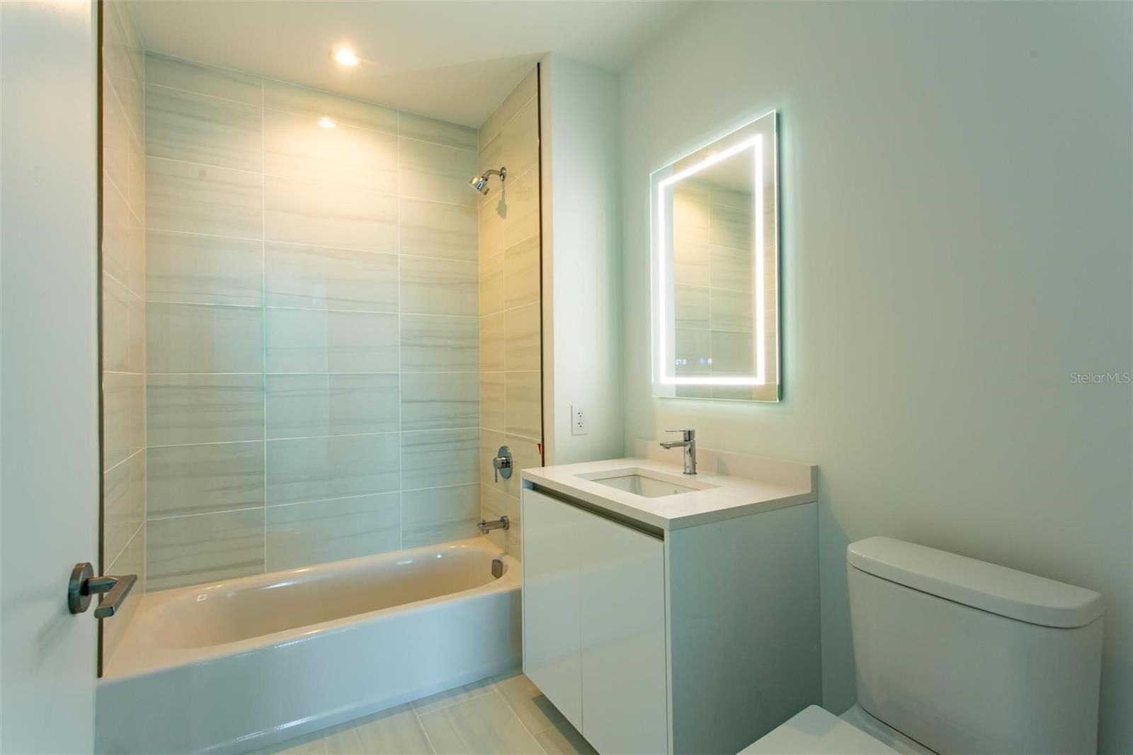 400 CENTRAL AVE #1008