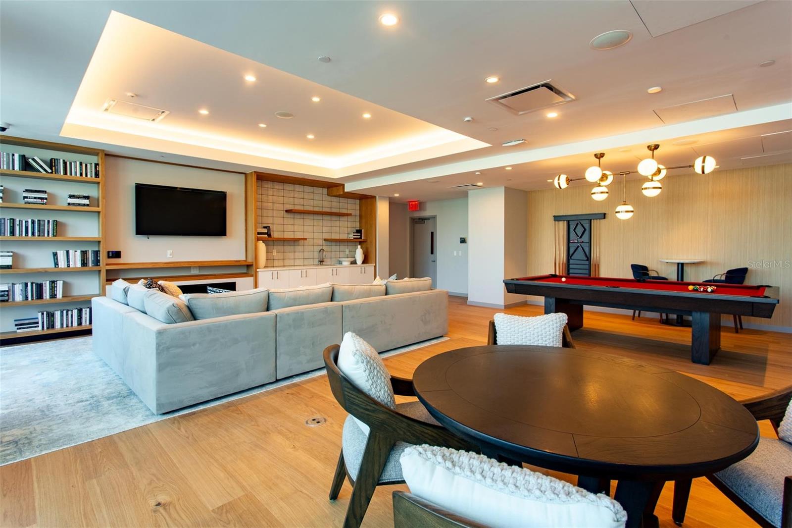 400 CENTRAL AVE #1008