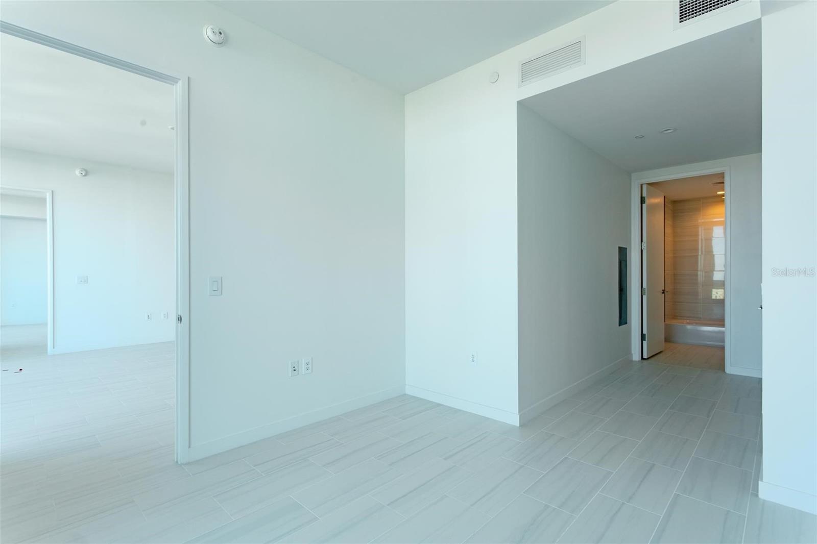 400 CENTRAL AVE #1008