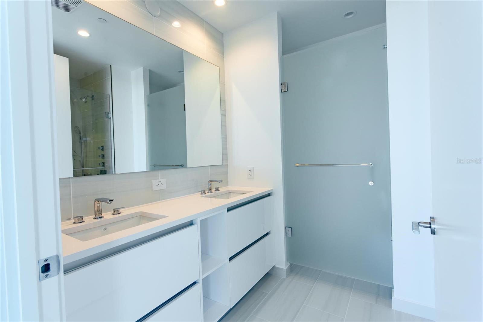 400 CENTRAL AVE #1008