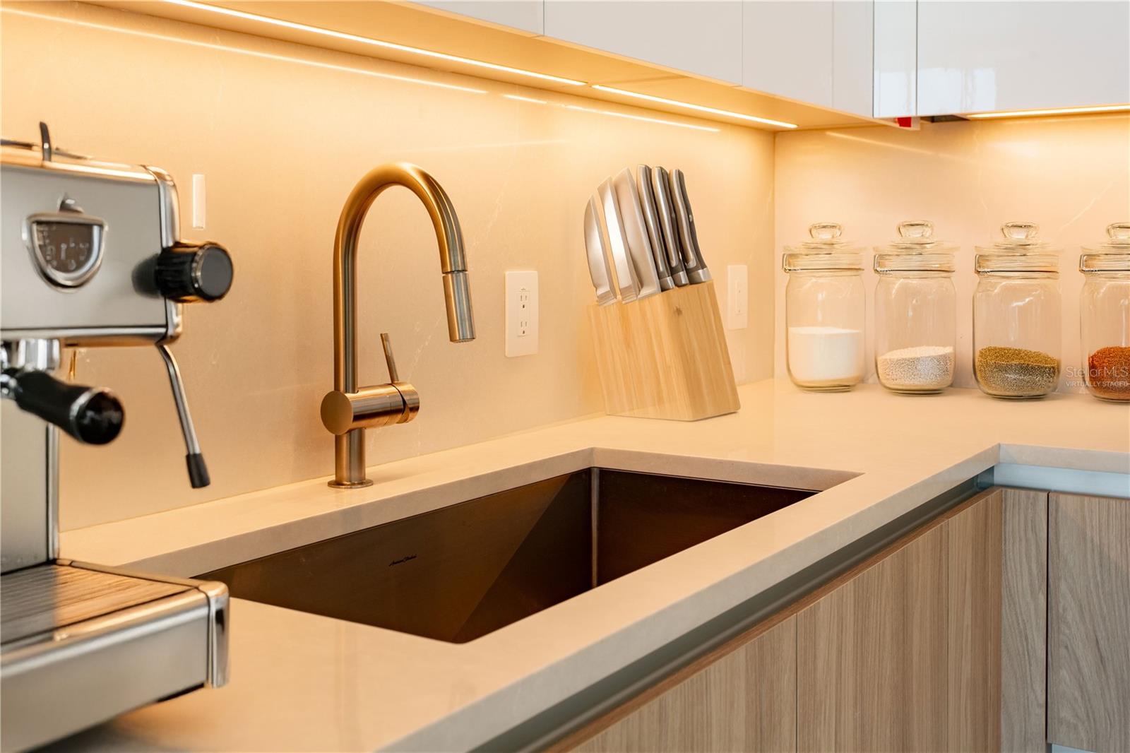 400 CENTRAL AVE #1008