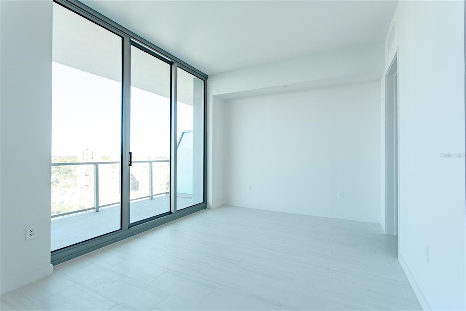 400 CENTRAL AVE #1008