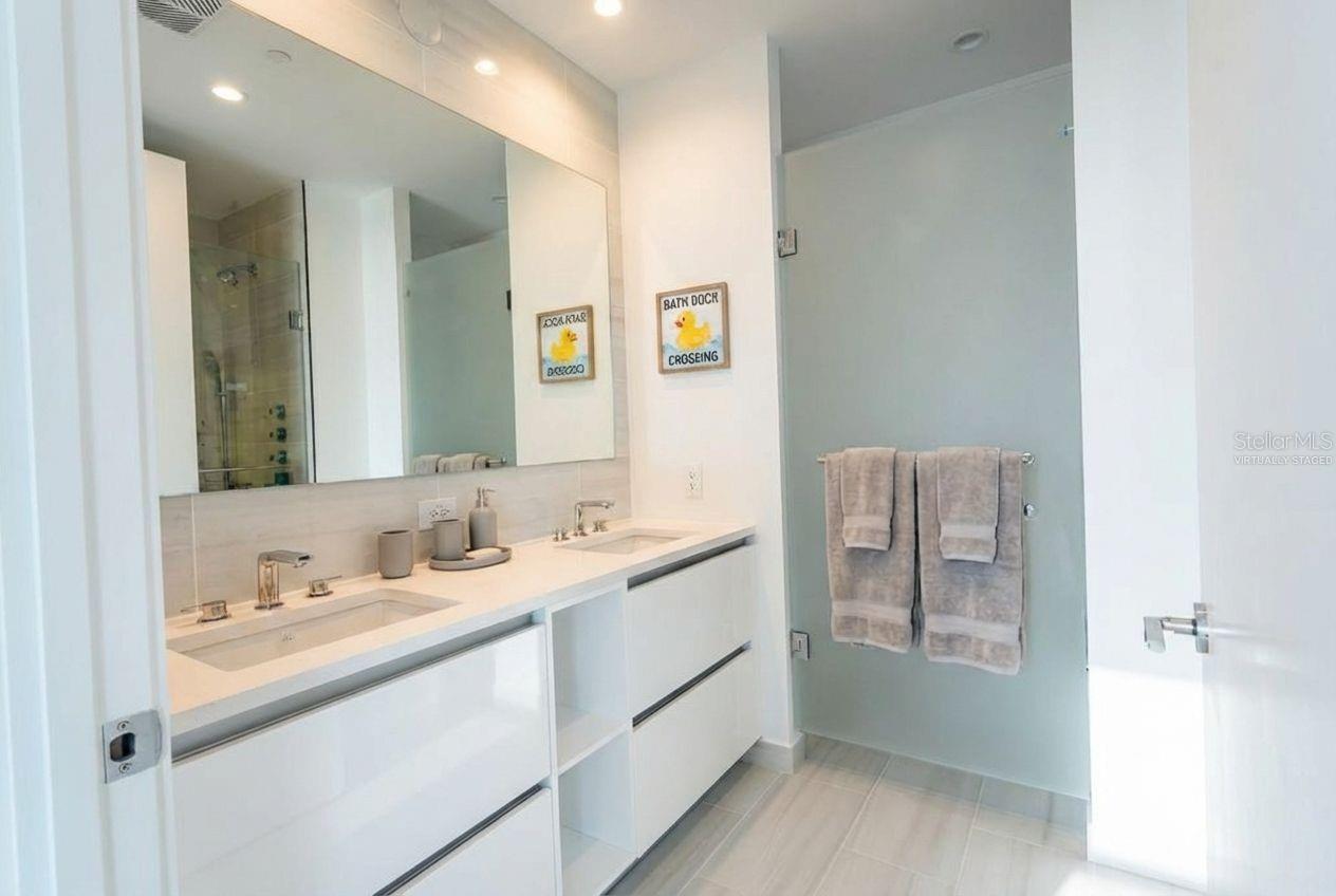 400 CENTRAL AVE #1008