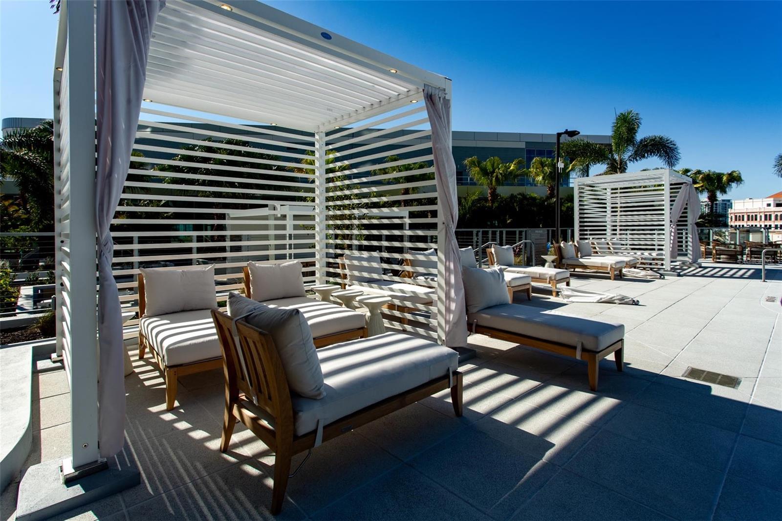 400 CENTRAL AVE #1008