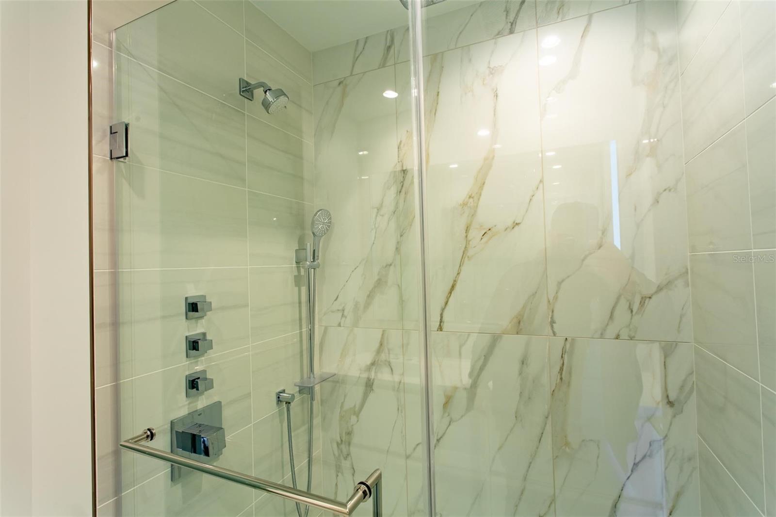 400 CENTRAL AVE #1008