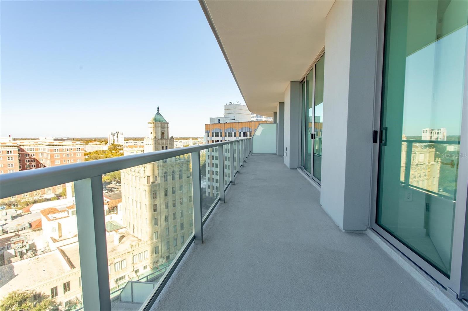 400 CENTRAL AVE #1008