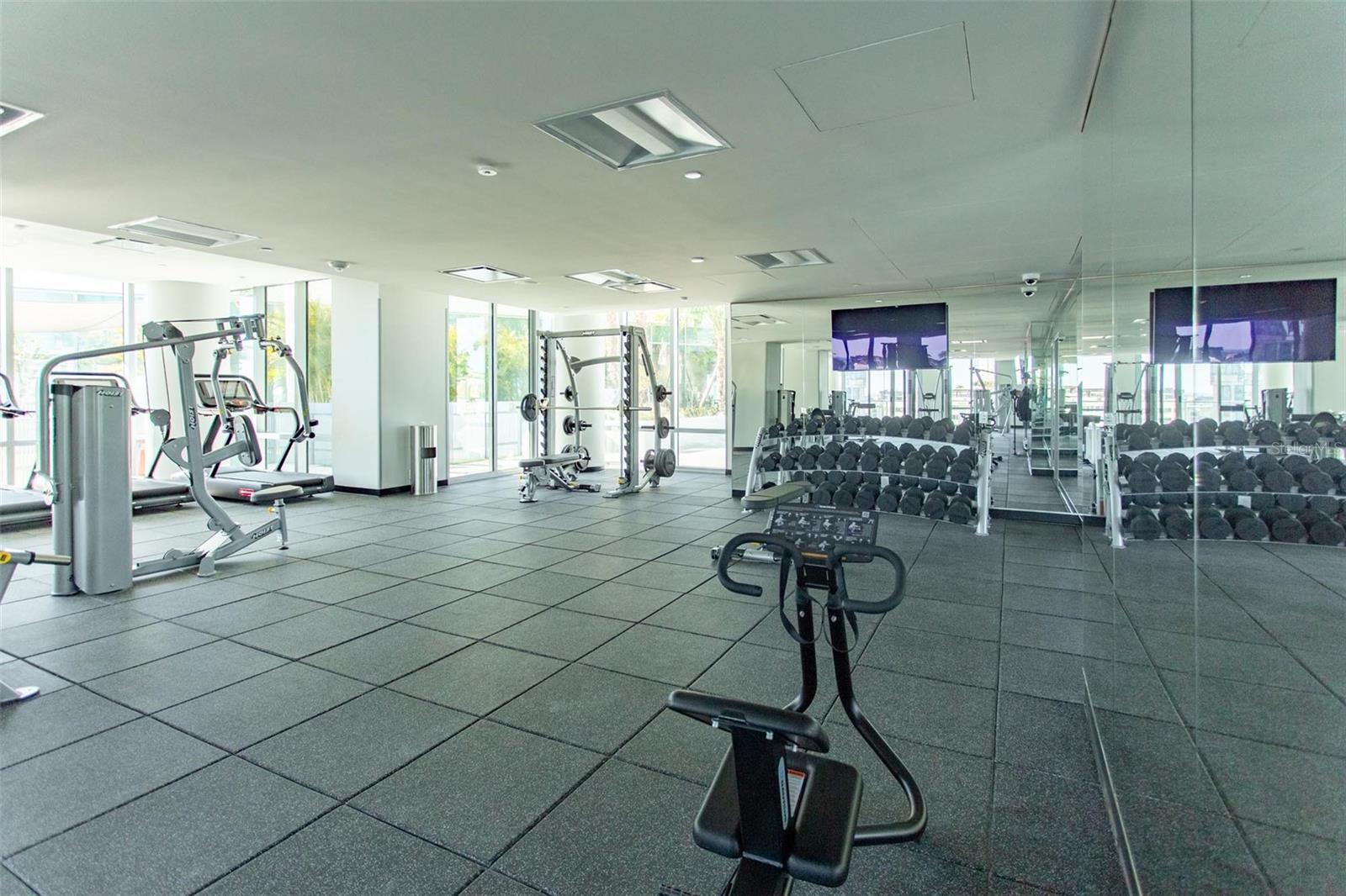 400 CENTRAL AVE #1008