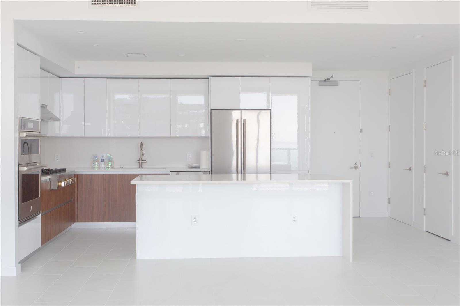 400 CENTRAL AVE #2906