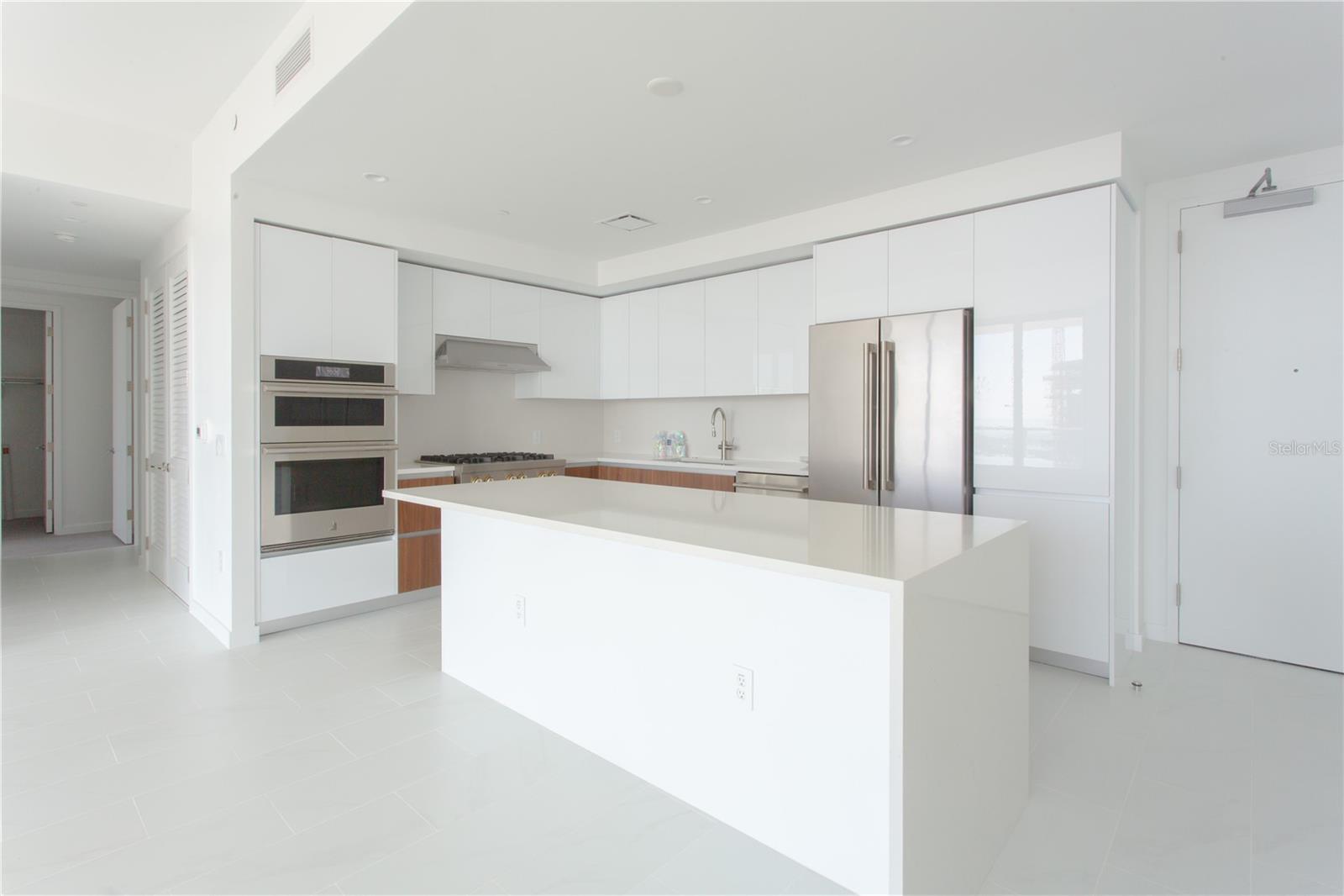400 CENTRAL AVE #2906