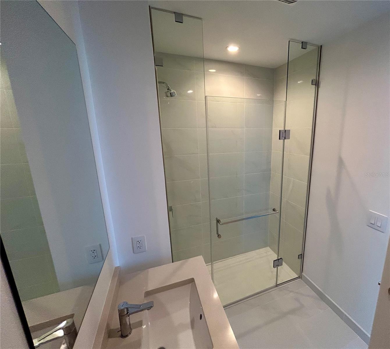 400 CENTRAL AVE #2906