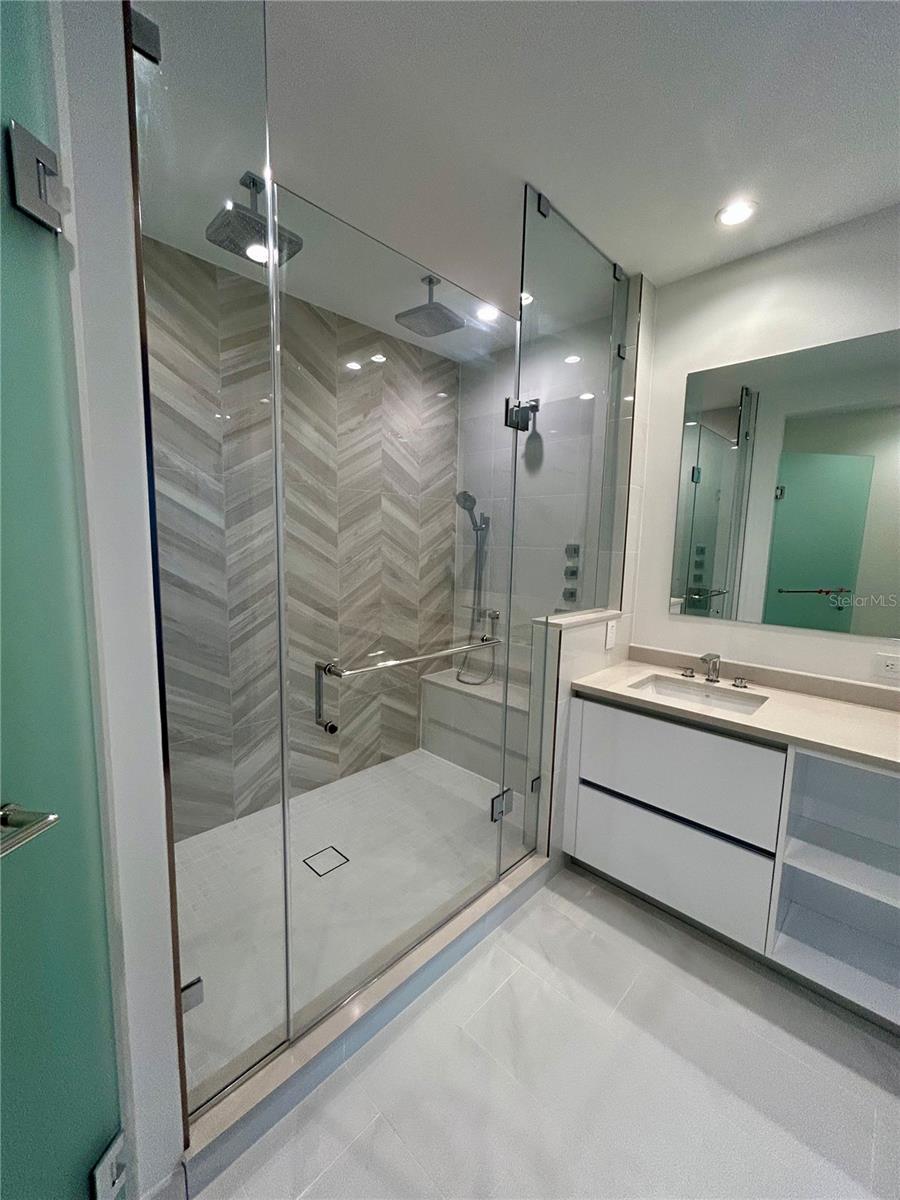 400 CENTRAL AVE #2906