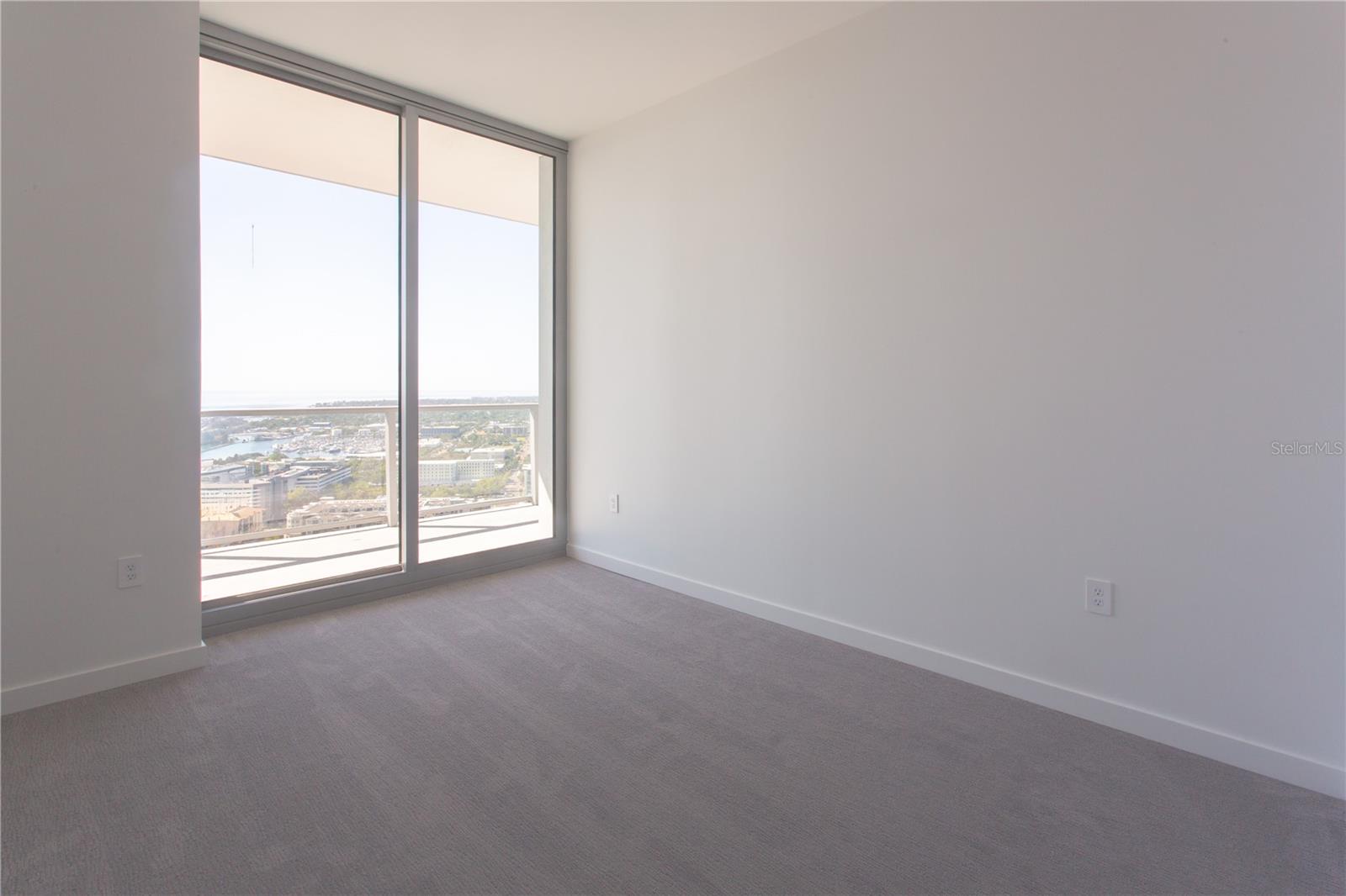 400 CENTRAL AVE #2906